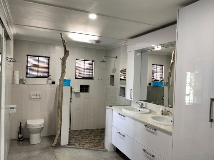 2 Bedroom Property for Sale in Stasieweg Western Cape